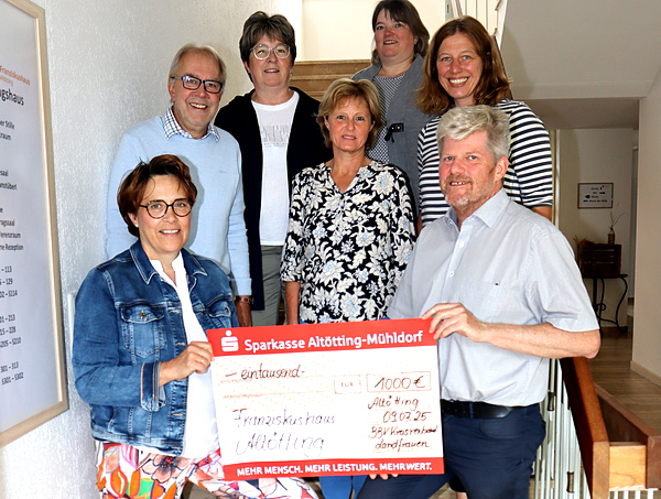 Landfrauen spenden für heilpädagogische Tagesstätte im Franziskushaus Landfrauen spenden für heilpädagogische Tagesstätte im Franziskushaus